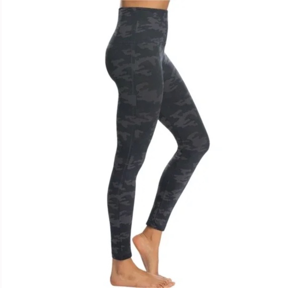 SPANX Black Camo Look At Me Now Seamless Leggings L - Picture 2 of 7